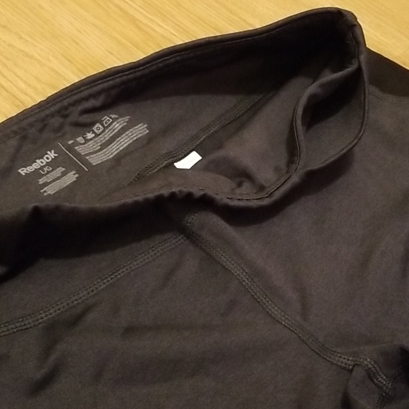 💥3/$10💥Reebok Workout Capris with Key Pocket - Picture 6 of 10